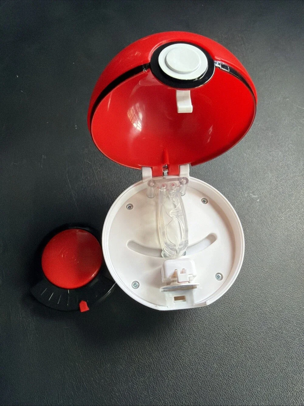Jazwares Pokémon Surprise Attack Poké Ball 2021 Toy – Opens & Works – Pre-Owned